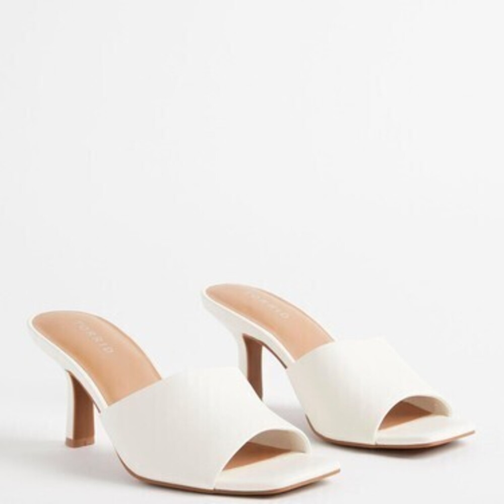 Kitten Heel Mule (WW)